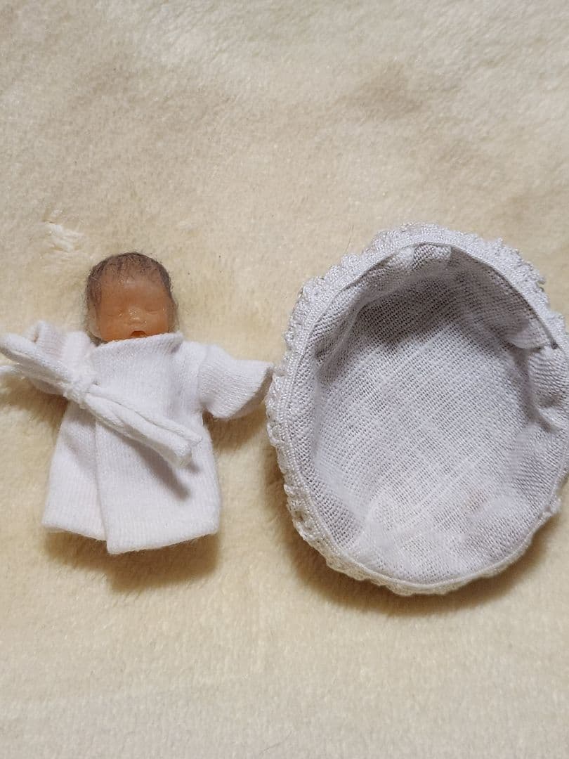 3日迄☆特価　樹脂粘土ベビー　リボーンドール　ミニチュア　ドールハウス