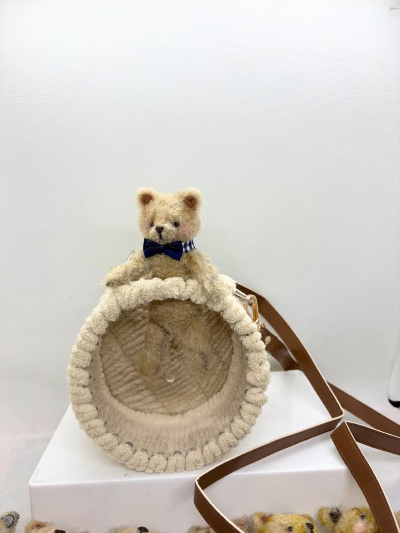 A猫 小さなクマのぬいぐるみバッグ【ハンドメイド ぬいぐるみ 羊毛フェルト