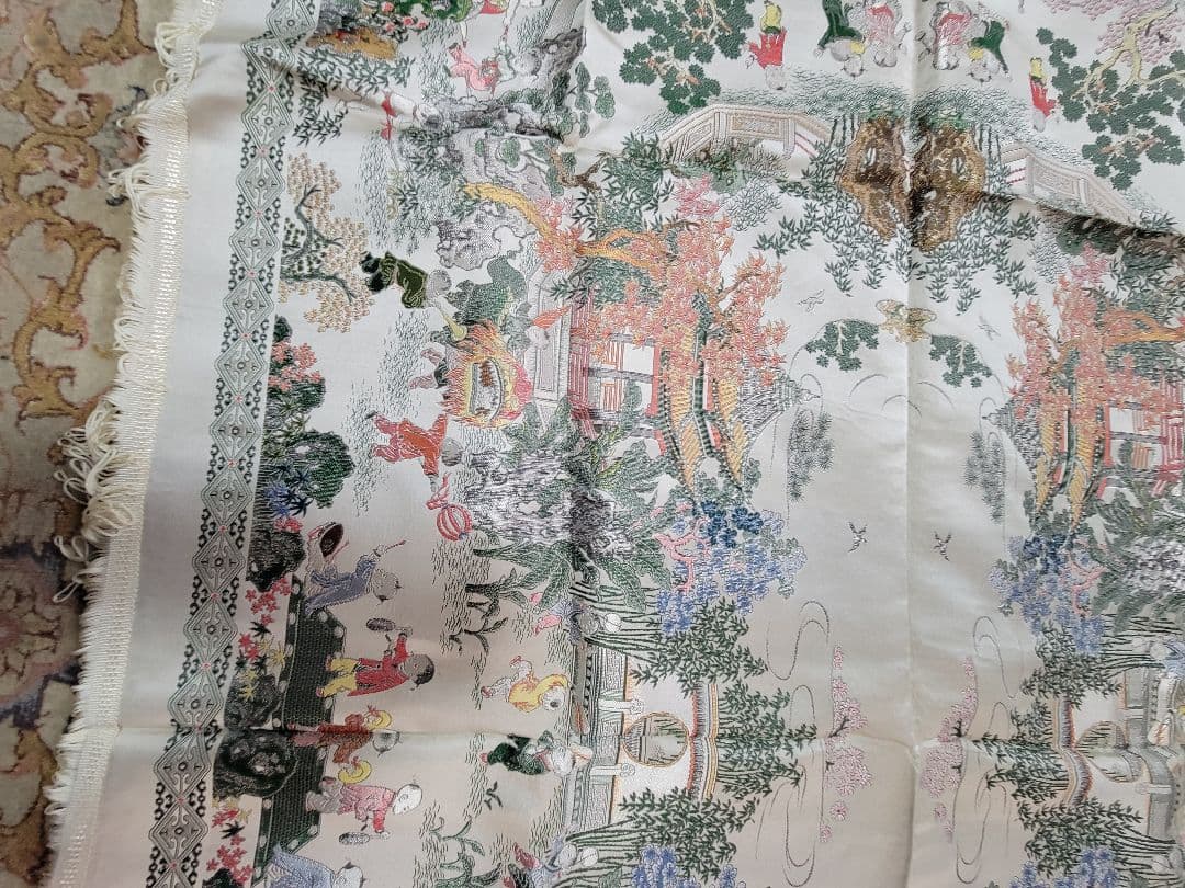 中国産 シルク製　テーブルクロス　長方形 98×140cm ブランド　錦花 新品