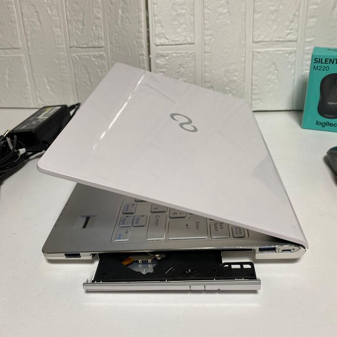 Windows11オフィス2024年Corei7 SSD メモリ8GB 富士通