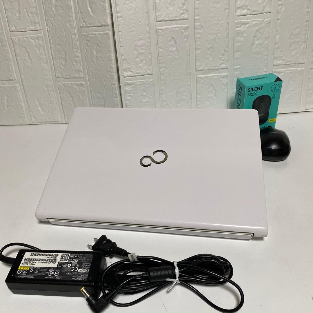 Windows11オフィス2024年Corei7 SSD メモリ8GB 富士通