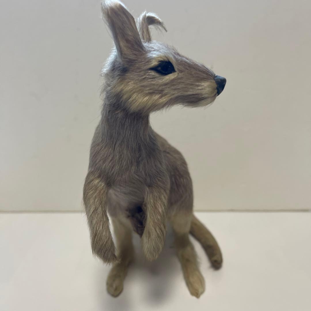 超リアル　カンガルー お腹の袋に子供　繊細な工芸品 全長16㎝　高さ18㎝