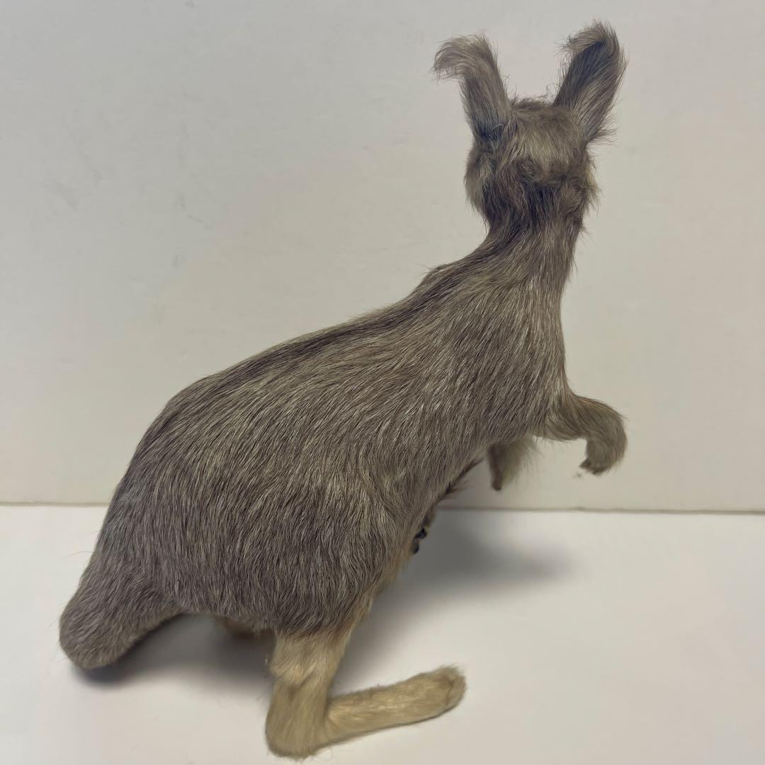 超リアル　カンガルー お腹の袋に子供　繊細な工芸品 全長16㎝　高さ18㎝