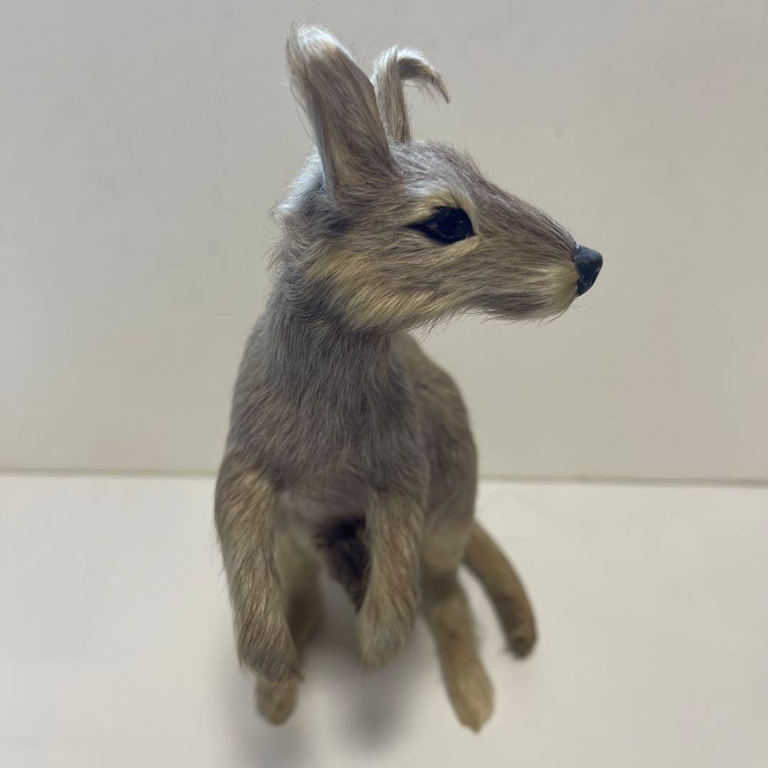 超リアル　カンガルー お腹の袋に子供　繊細な工芸品 全長16㎝　高さ18㎝