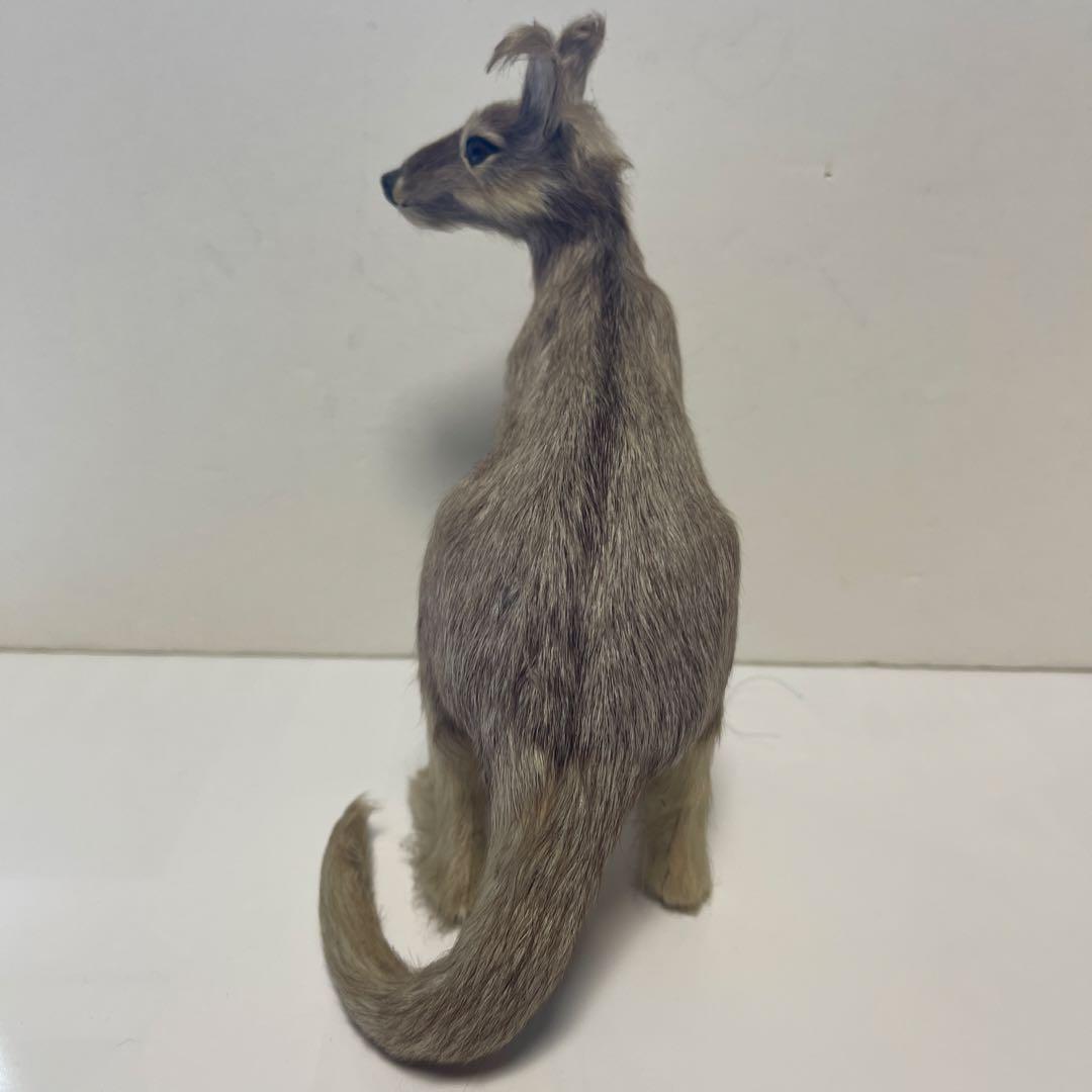 超リアル　カンガルー お腹の袋に子供　繊細な工芸品 全長16㎝　高さ18㎝