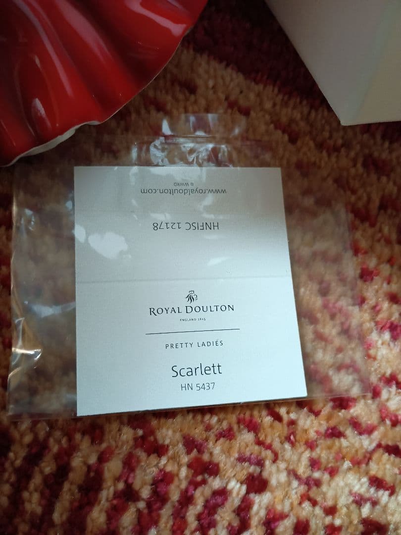 ロイヤルドルトン 陶器 人形　スカーレット