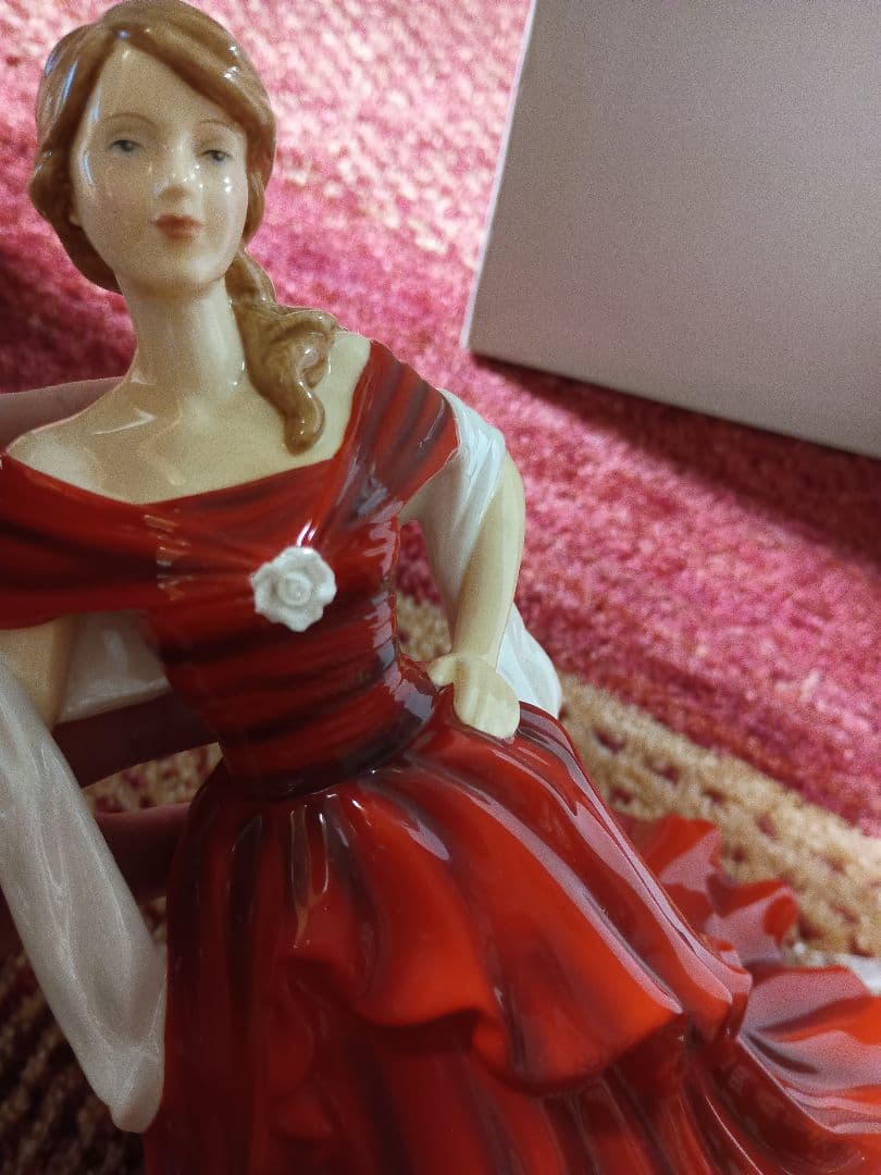 ロイヤルドルトン 陶器 人形　スカーレット