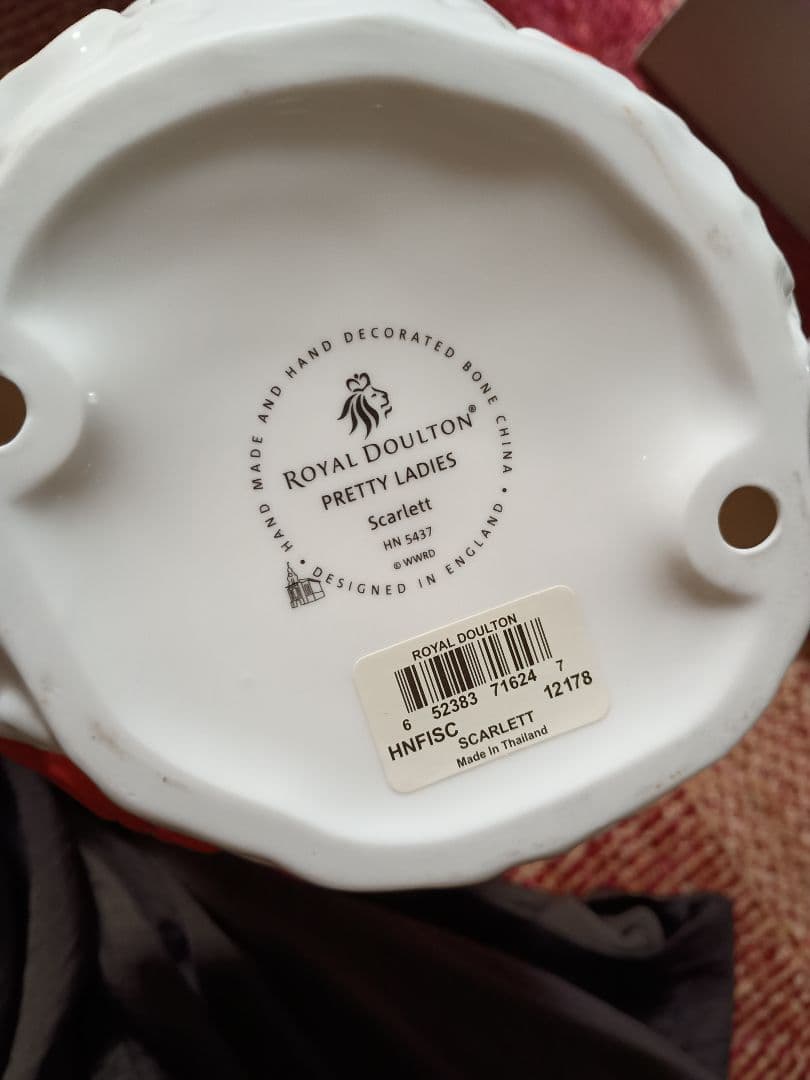 ロイヤルドルトン 陶器 人形　スカーレット