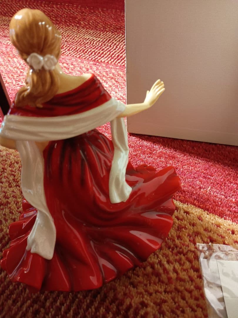 ロイヤルドルトン 陶器 人形　スカーレット