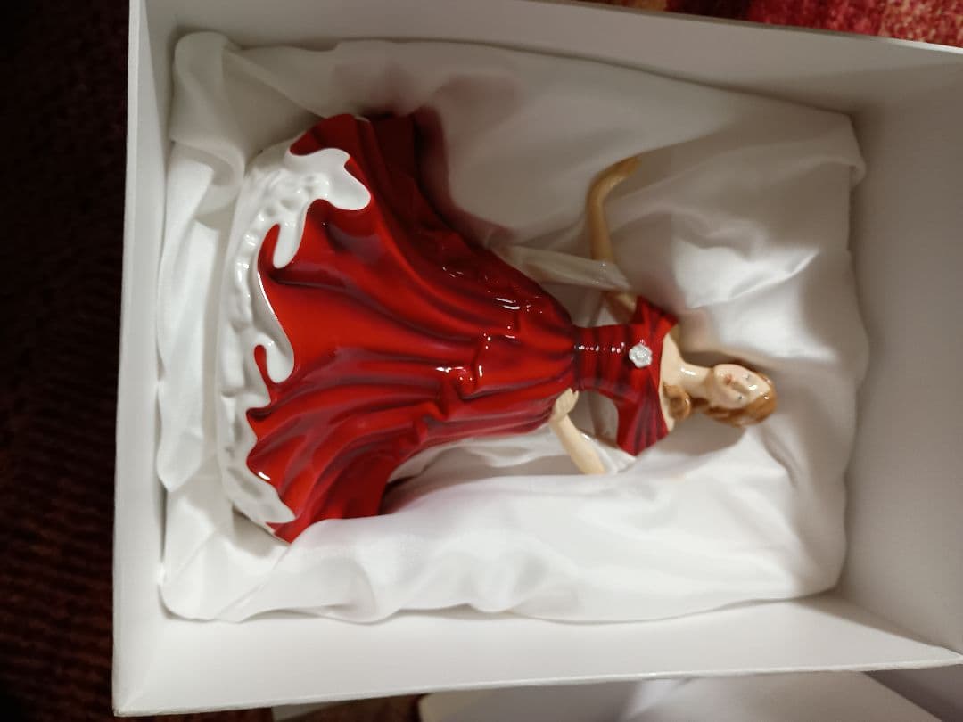 ロイヤルドルトン 陶器 人形　スカーレット