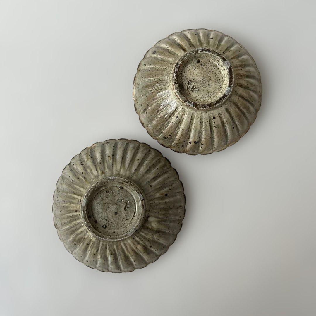 ①余宮隆さんの輪花向付　2枚