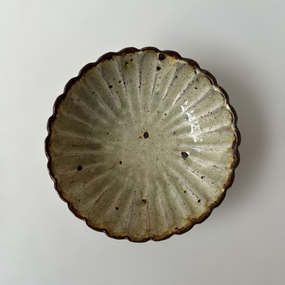 ①余宮隆さんの輪花向付　2枚