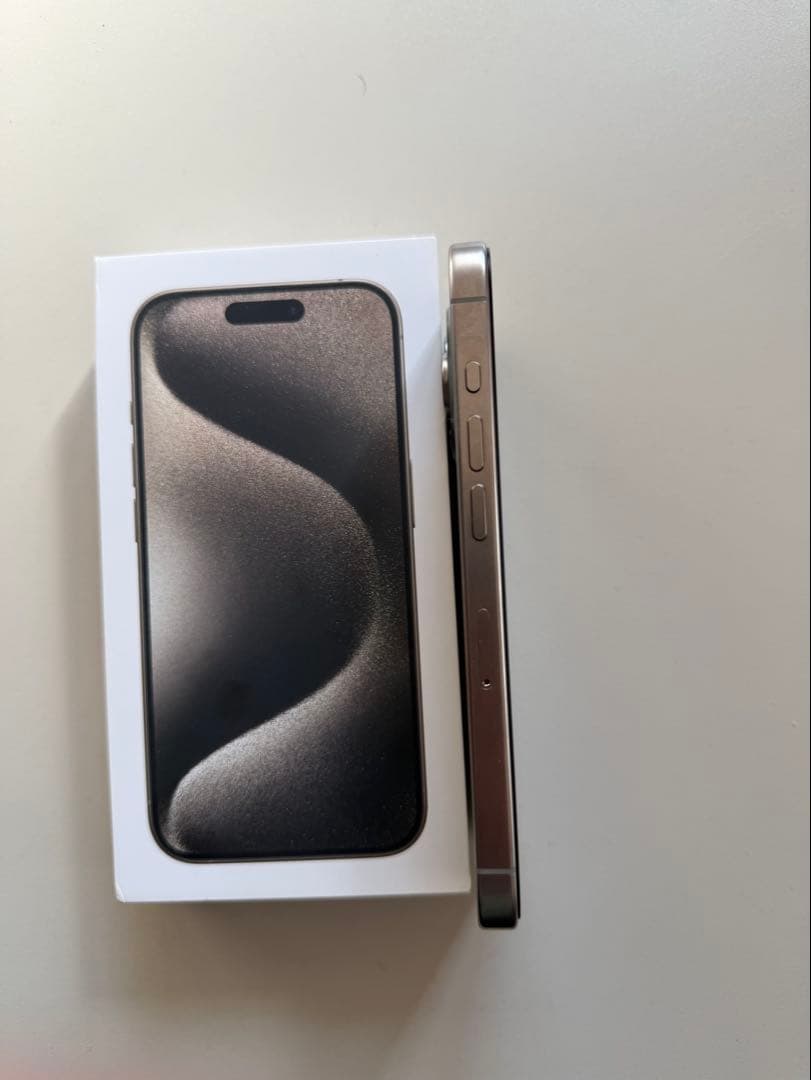 Apple iPhone 15 Pro ナチュラルチタニウム 本体 simフリー