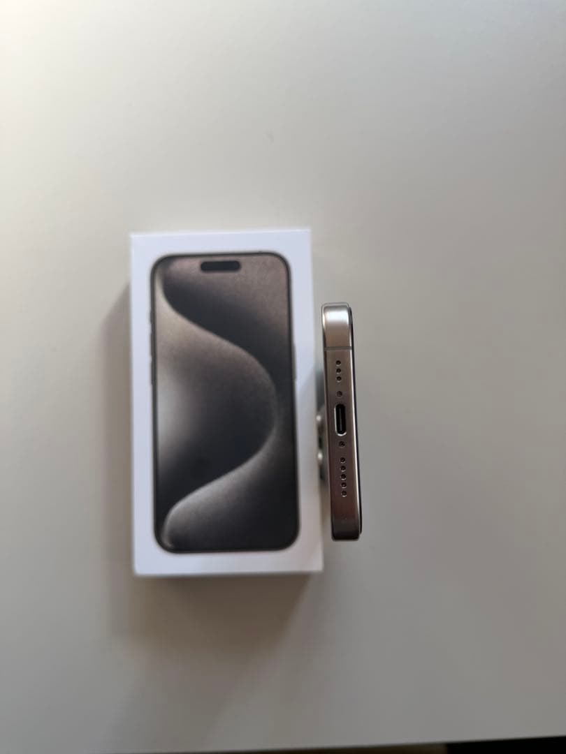 Apple iPhone 15 Pro ナチュラルチタニウム 本体 simフリー