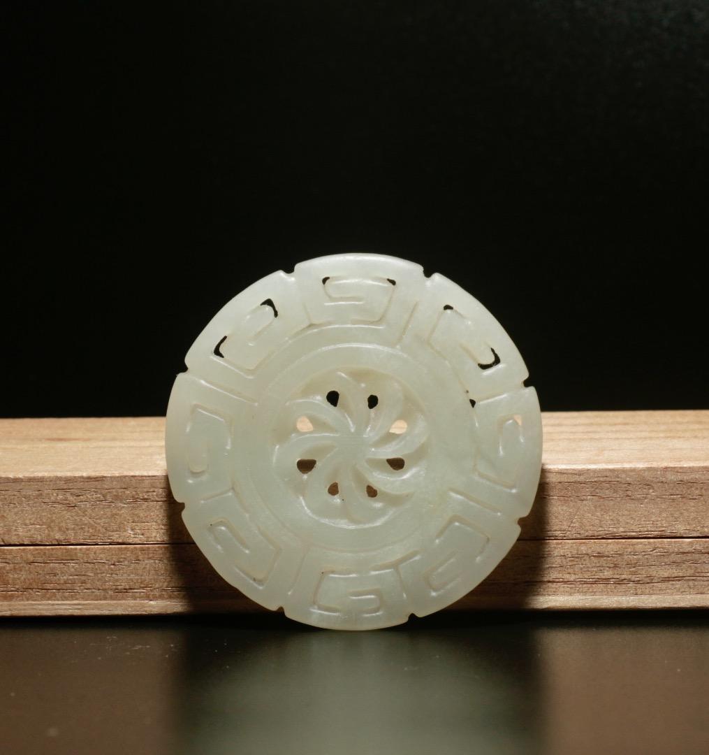 中古 和田白玉 回紋透彫 時来運転佩 中国玉器 装身具 YS0028
