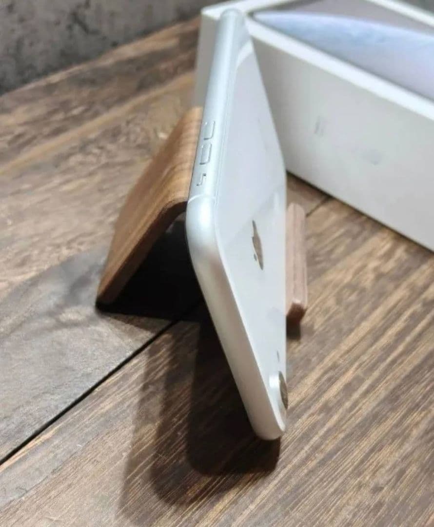 美品 iPhoneXR 64GB SIMフリー スマホ