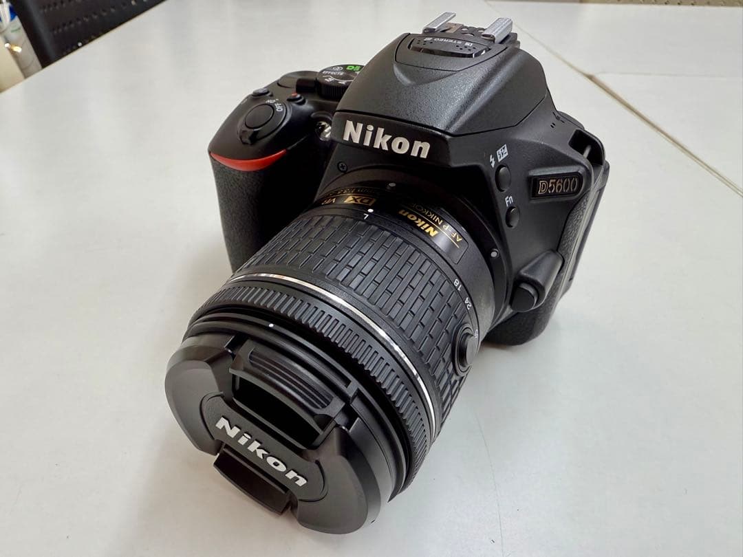【美品】一眼レフ Nikon D5600 ダブルズームキット 単焦点レンズ 他