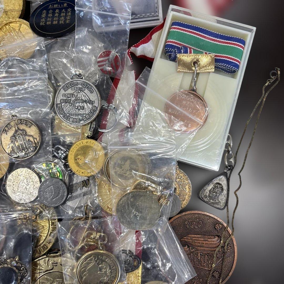 メダルと記念品、キーホルダーコレクション