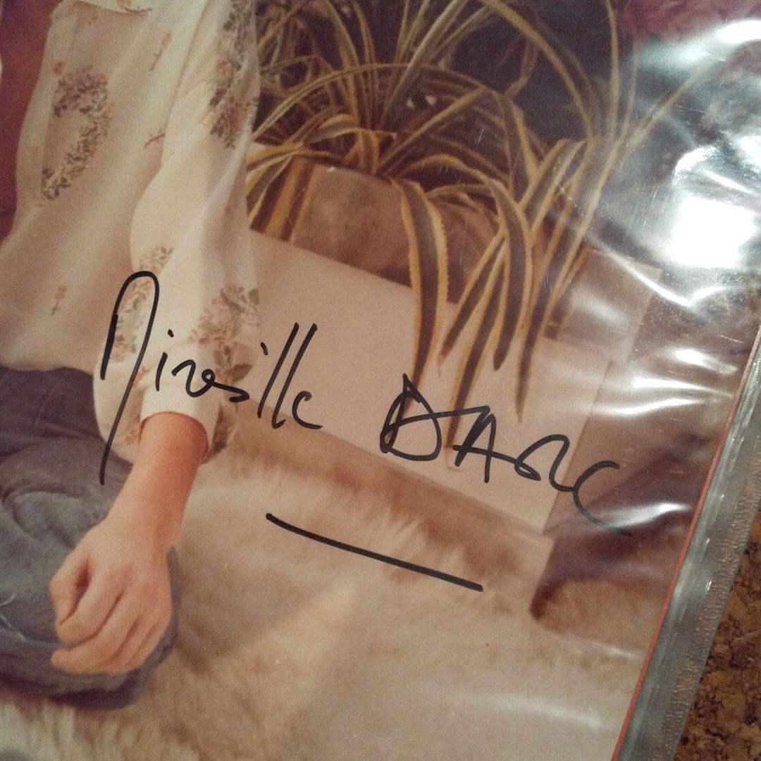 ミレーユ・ダルク直筆サイン入りポスター