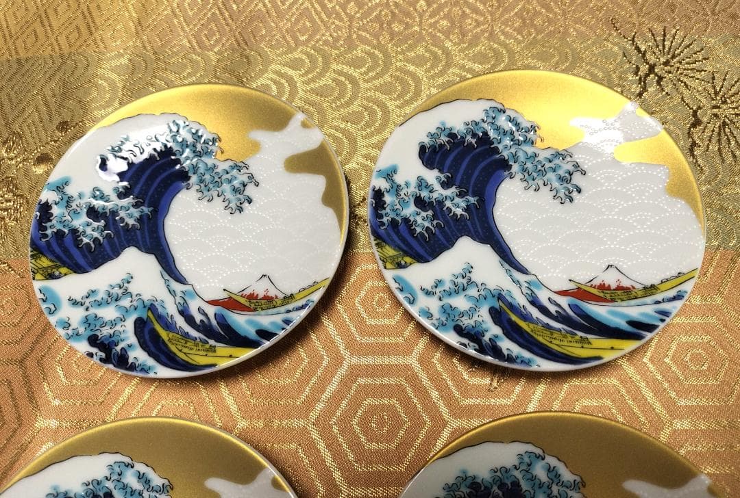 【新品・未使用】４枚揃　九谷焼　琳派　葛飾北斎　青郊窯　浮世絵小皿　神奈川沖波裏