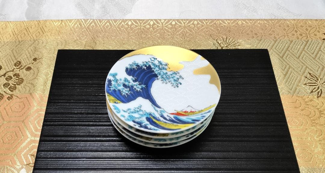 【新品・未使用】４枚揃　九谷焼　琳派　葛飾北斎　青郊窯　浮世絵小皿　神奈川沖波裏