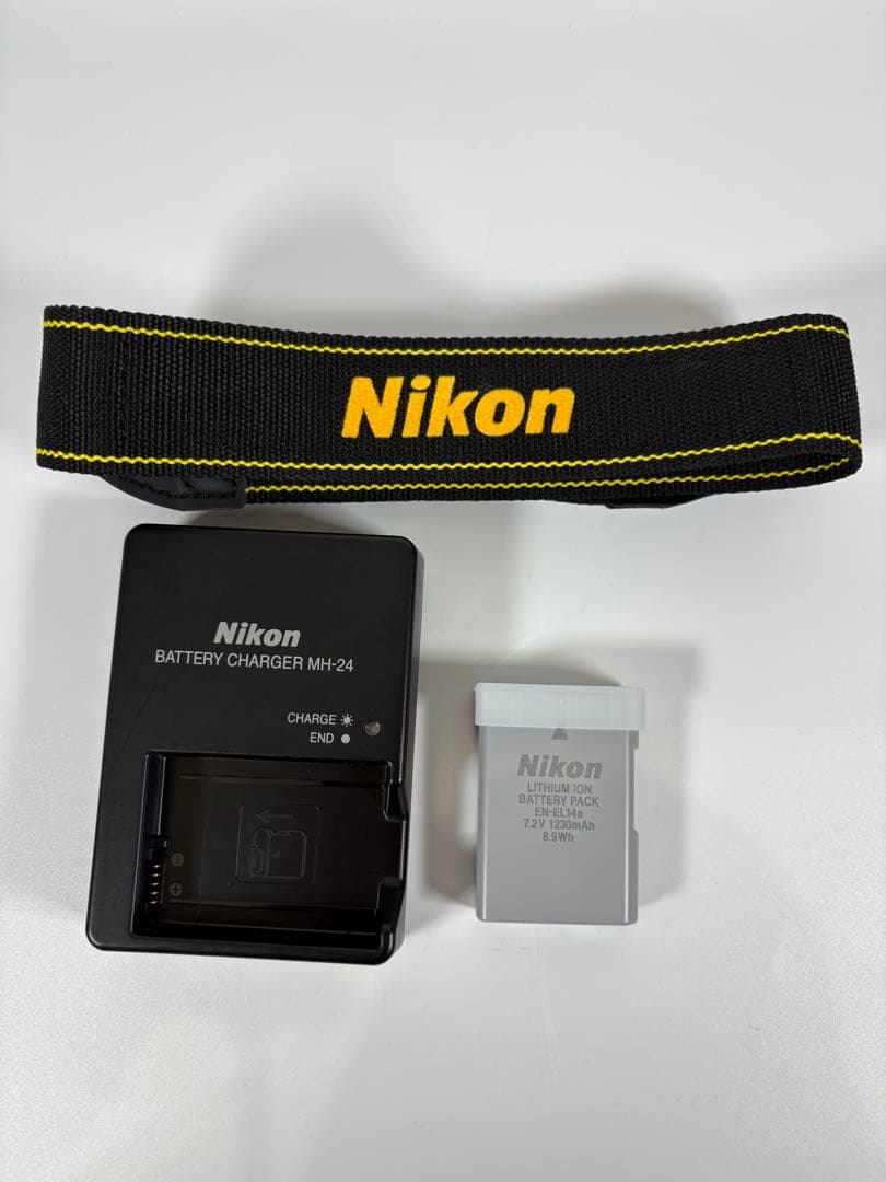 ニコン Nikon D5600 ダブルズームキット デジタル 一眼レフカメラ