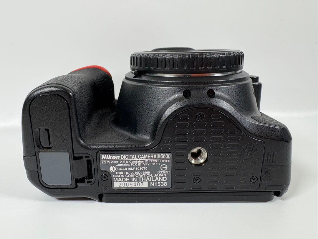 ニコン Nikon D5600 ダブルズームキット デジタル 一眼レフカメラ