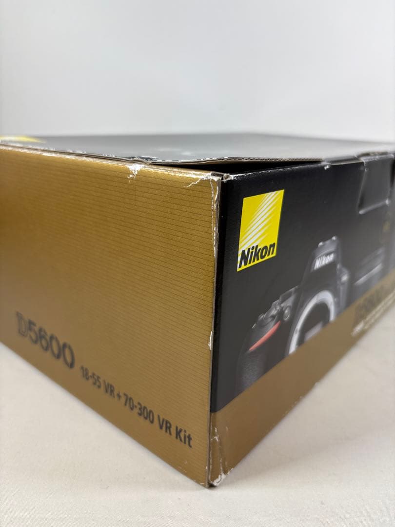 ニコン Nikon D5600 ダブルズームキット デジタル 一眼レフカメラ