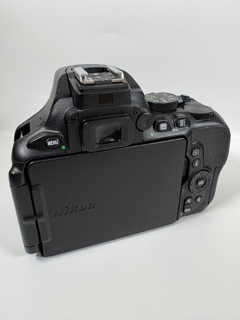 ニコン Nikon D5600 ダブルズームキット デジタル 一眼レフカメラ
