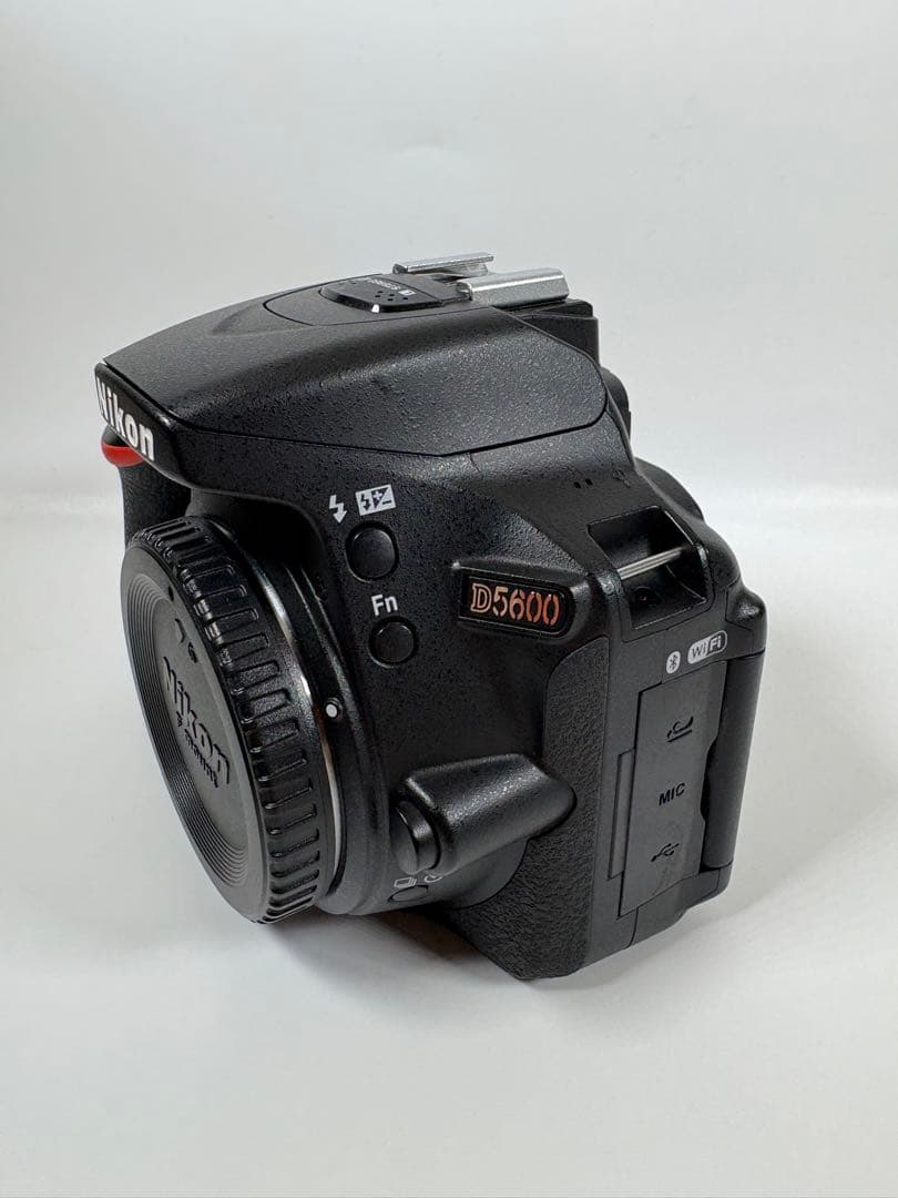 ニコン Nikon D5600 ダブルズームキット デジタル 一眼レフカメラ