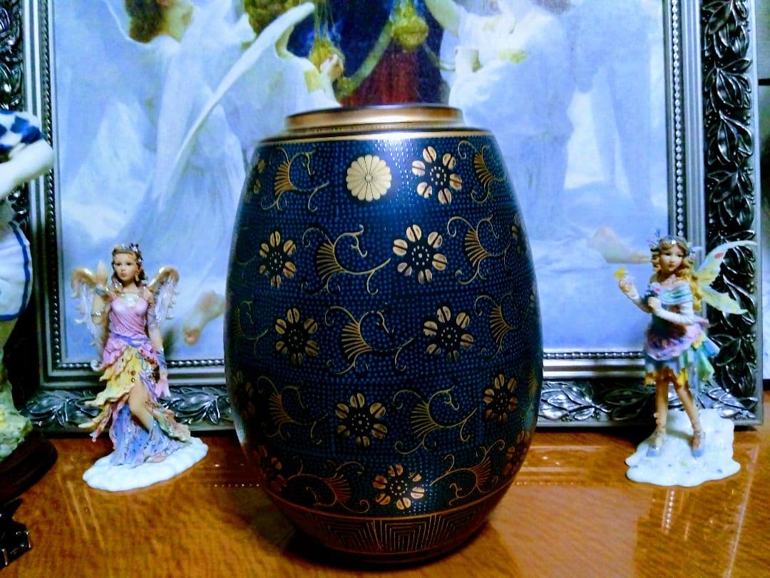 青色花柄陶器花瓶