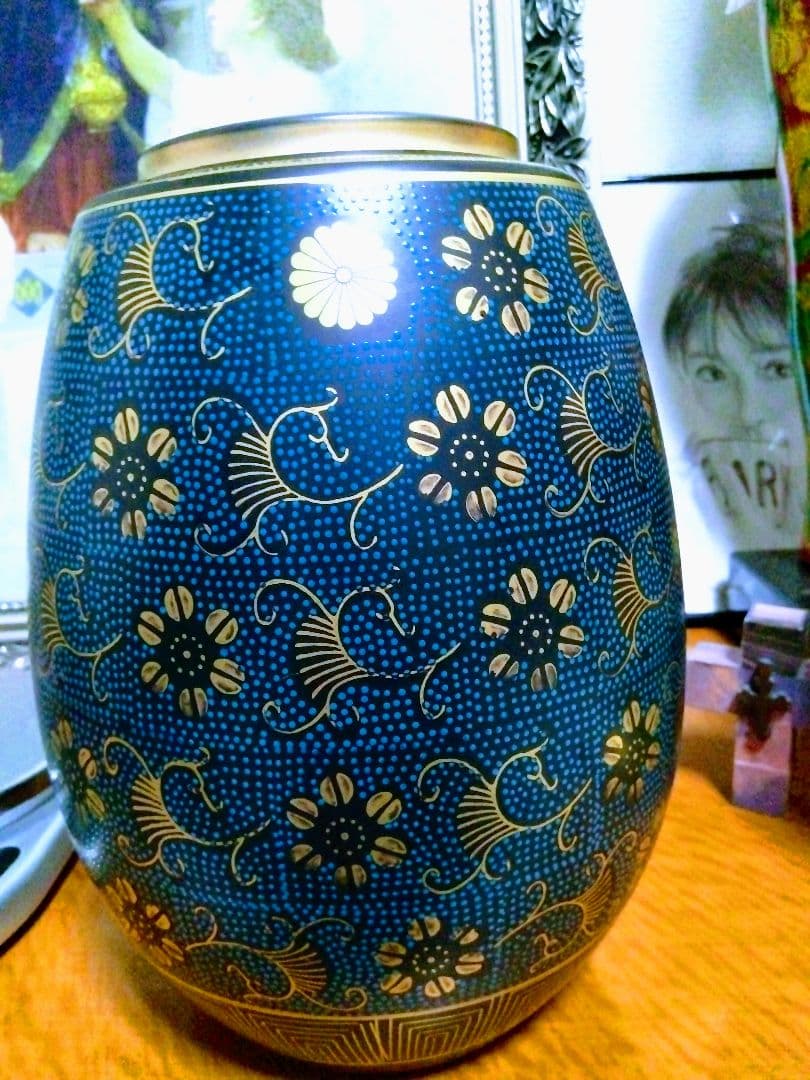 青色花柄陶器花瓶