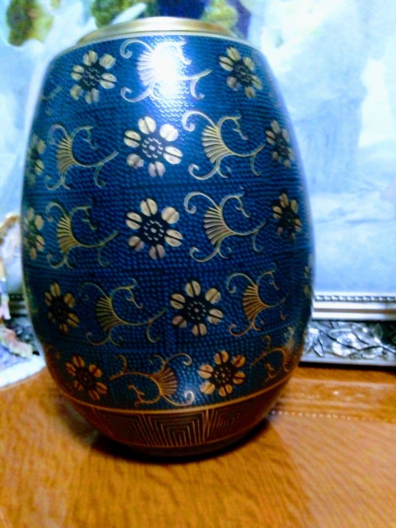 青色花柄陶器花瓶