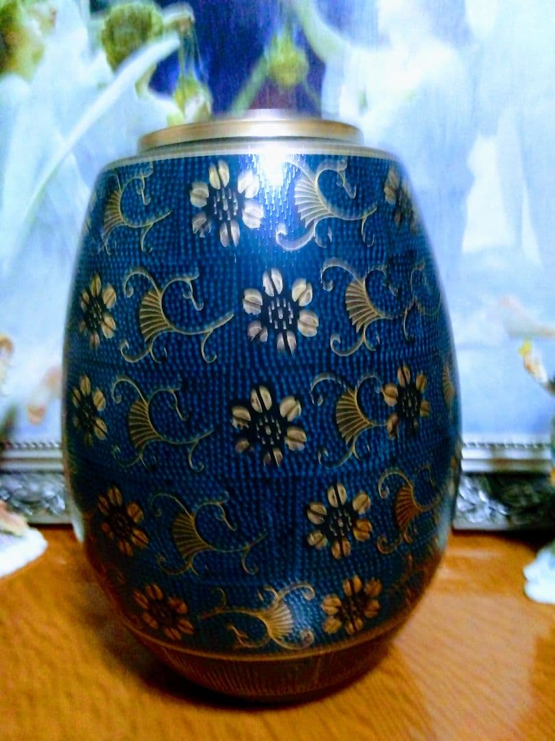 青色花柄陶器花瓶