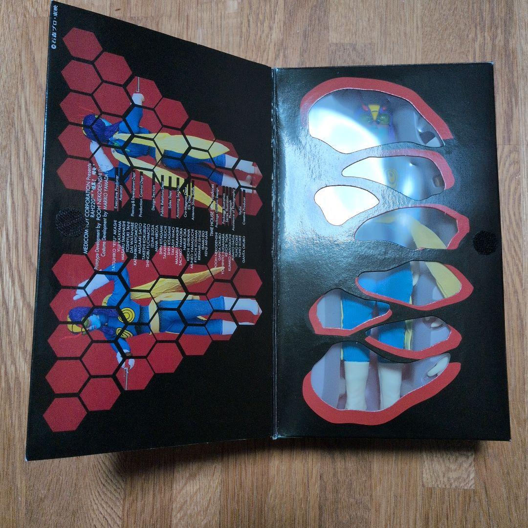 メディコム・トイ RAH220 仮面ライダー 蜂女 20