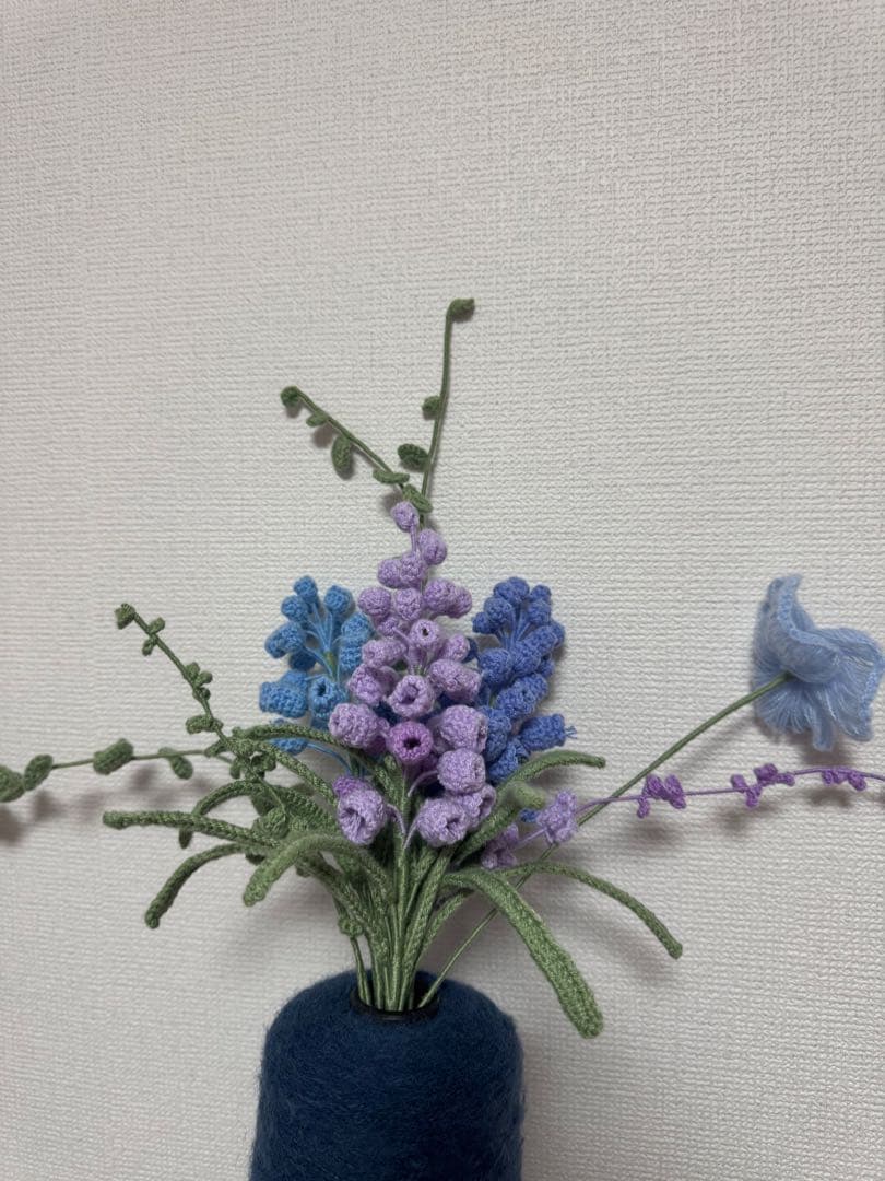 毛糸の花アレンジメント 青紫