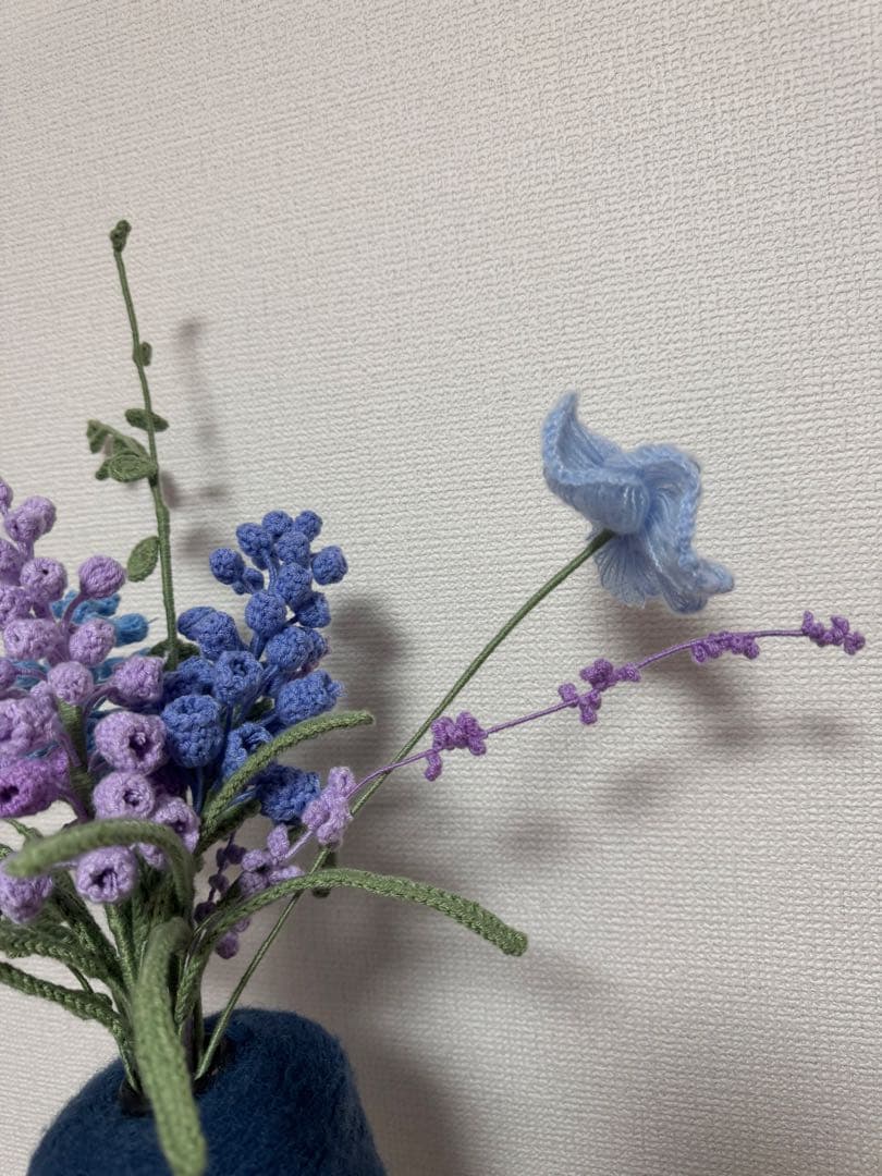 毛糸の花アレンジメント 青紫