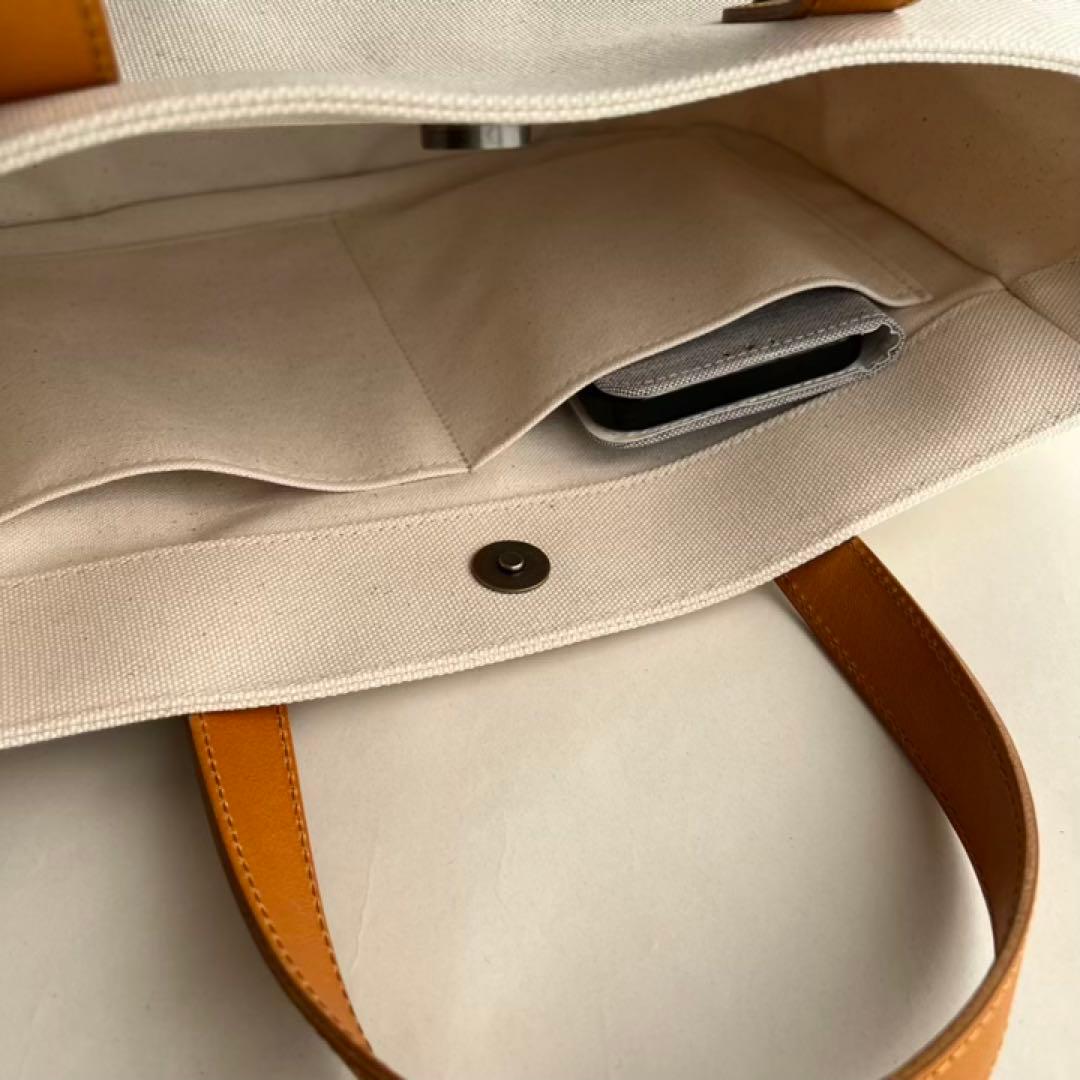 帆布トートバッグ　ラウンドフォルム本革ハンドル　キナリ　底鋲付き