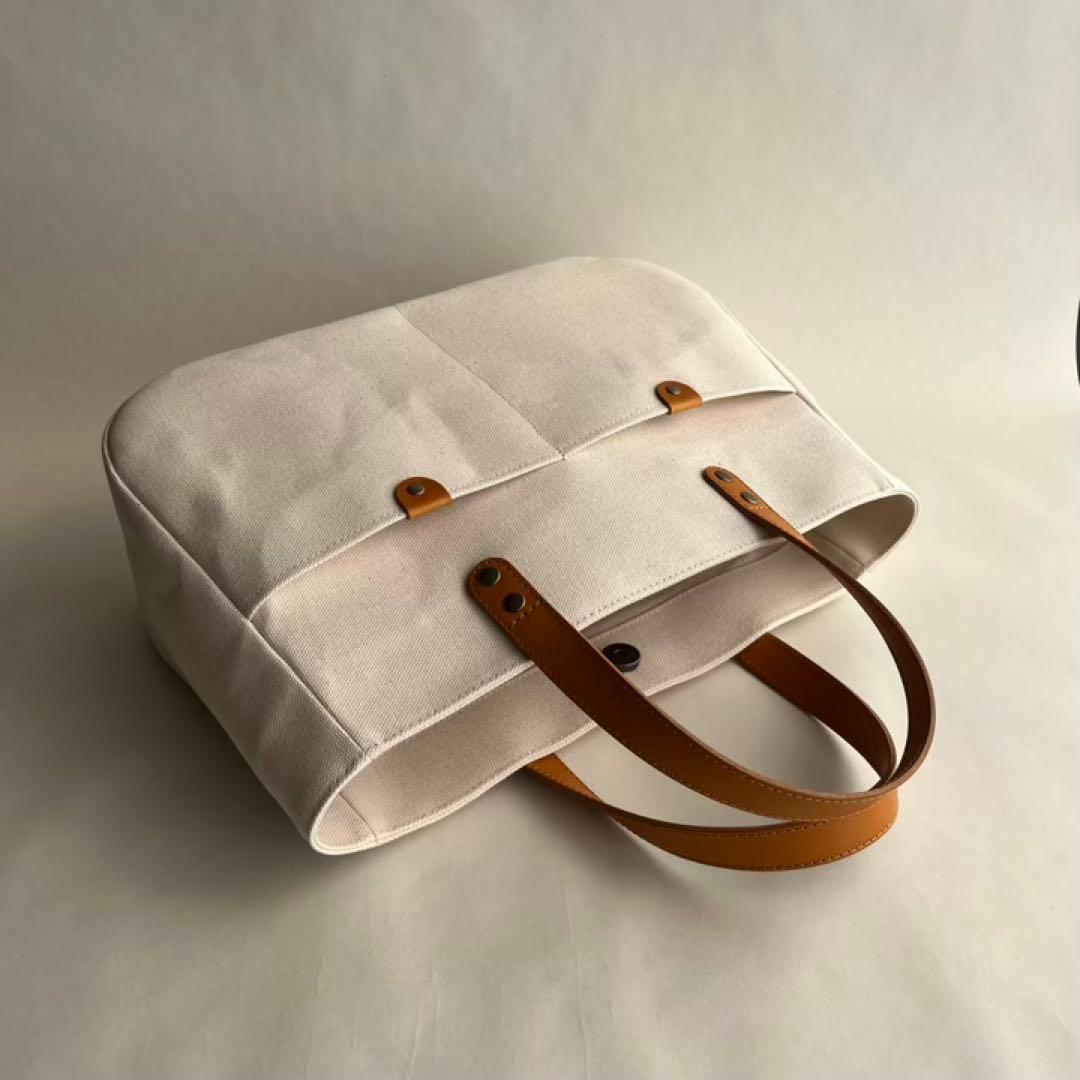 帆布トートバッグ　ラウンドフォルム本革ハンドル　キナリ　底鋲付き