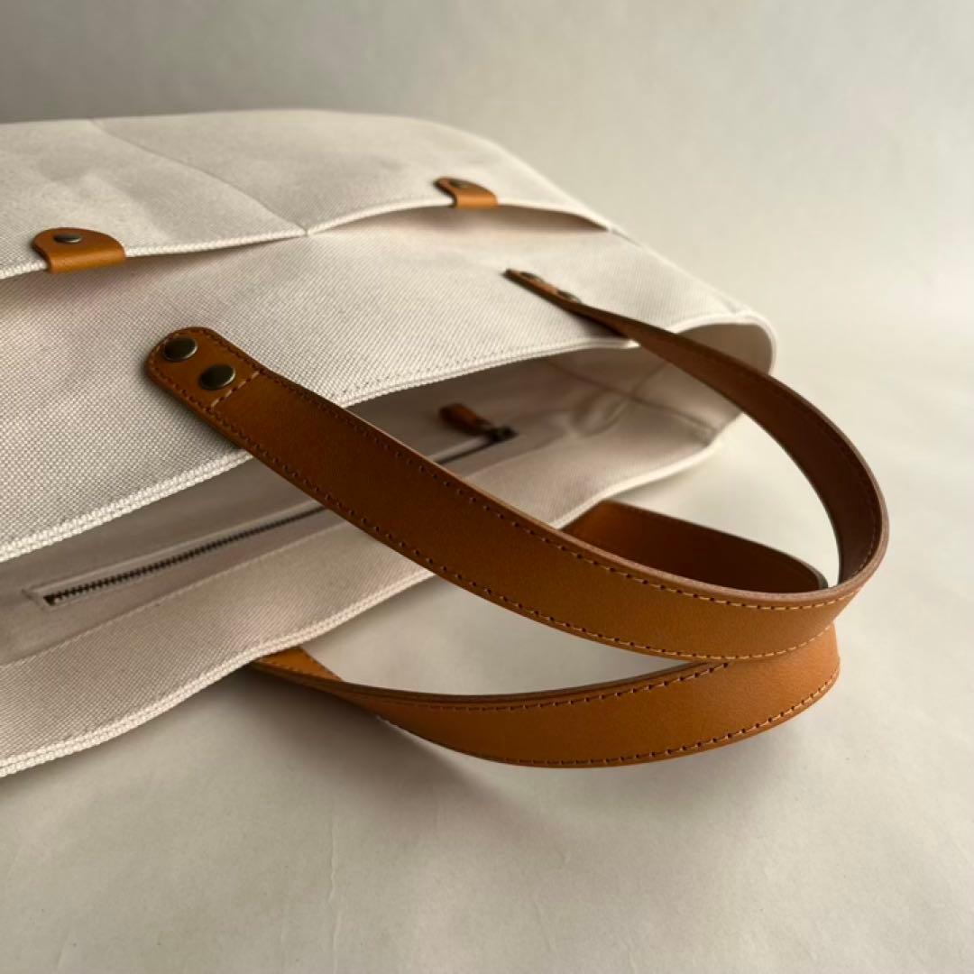 帆布トートバッグ　ラウンドフォルム本革ハンドル　キナリ　底鋲付き