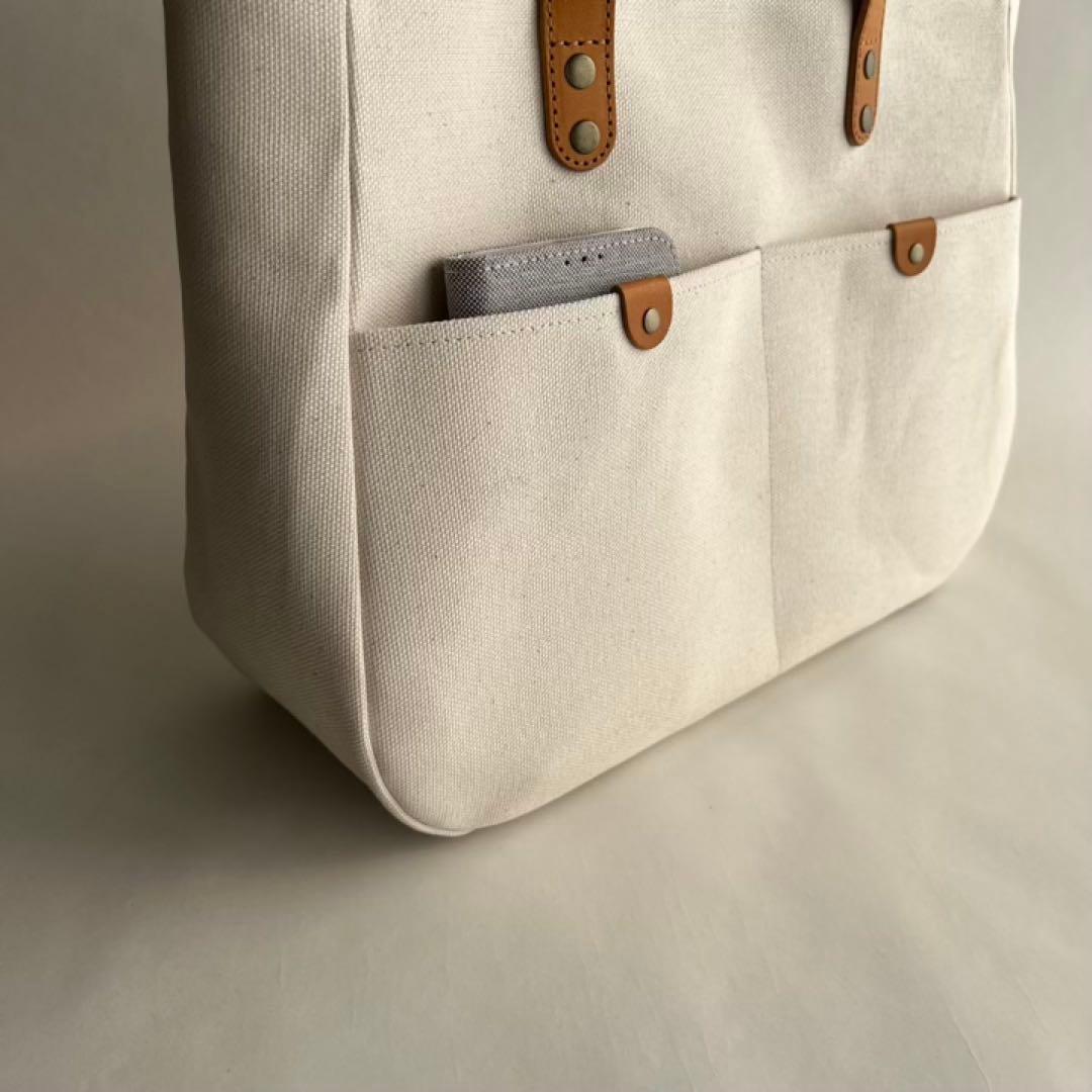 帆布トートバッグ　ラウンドフォルム本革ハンドル　キナリ　底鋲付き