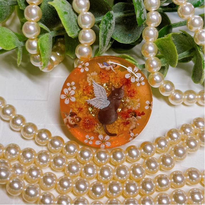 ひなた様お取置きです。✨️感謝価格✨️レジンヘアゴム 天使の黒猫ちゃんNo.833