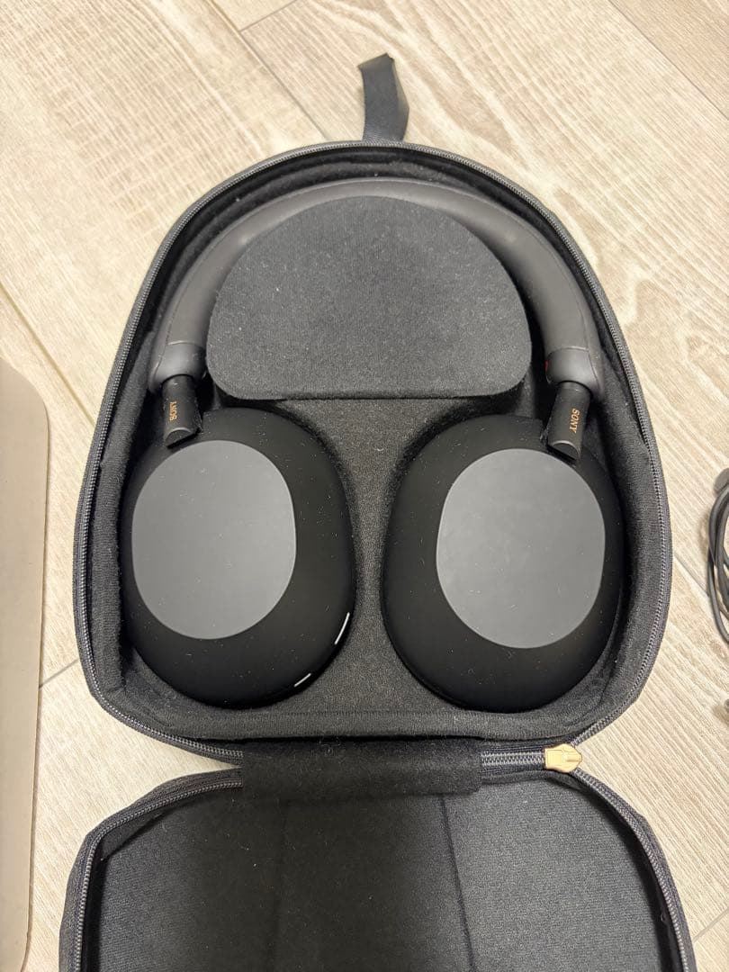 SONY WH-1000XM5 ワイヤレスヘッドホン ブラック【ケース付き】