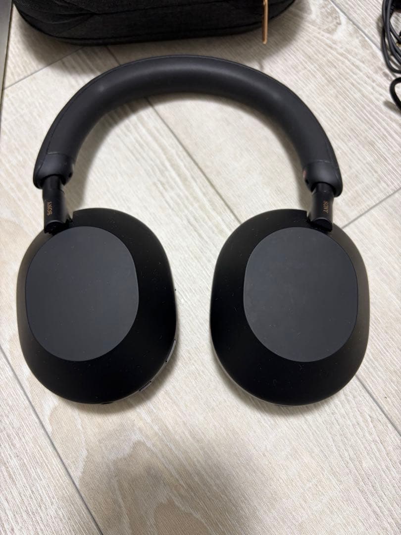 SONY WH-1000XM5 ワイヤレスヘッドホン ブラック【ケース付き】