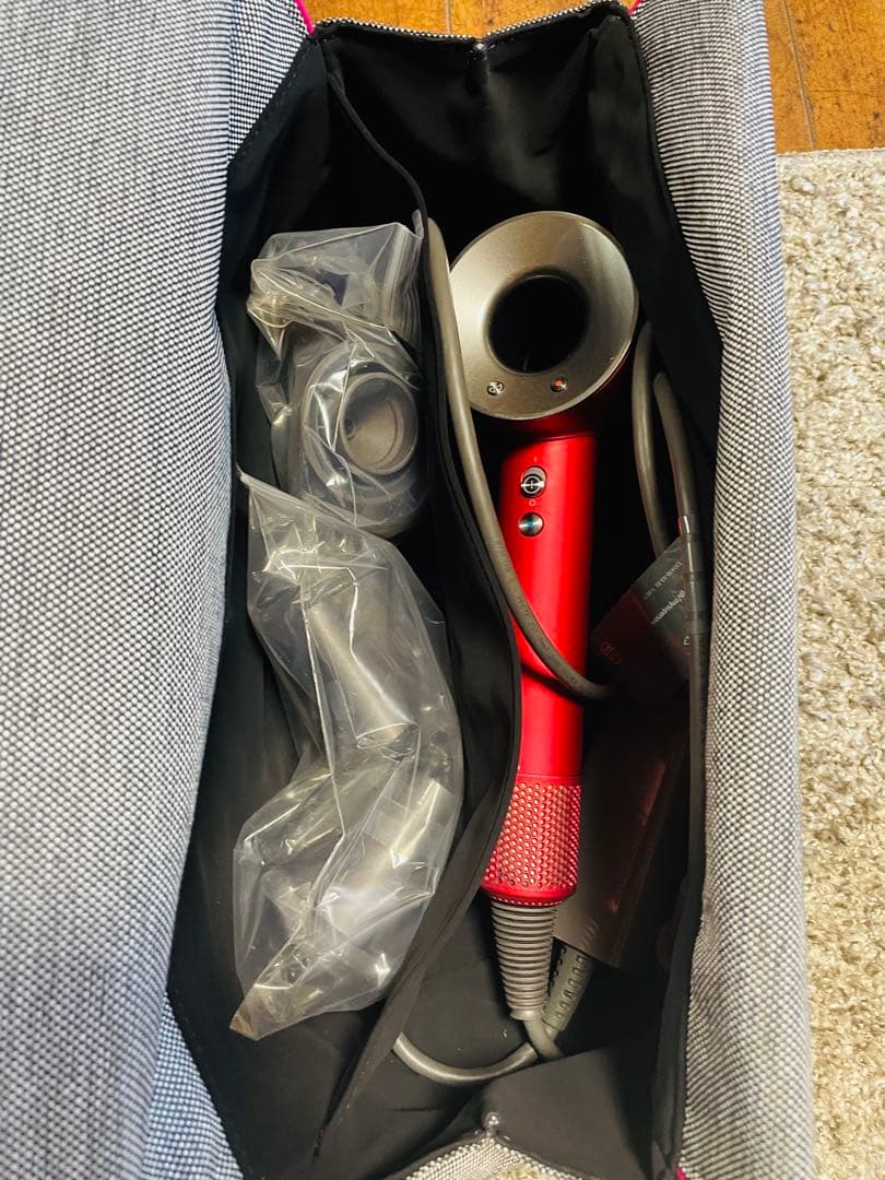 Dyson ドライヤー　赤