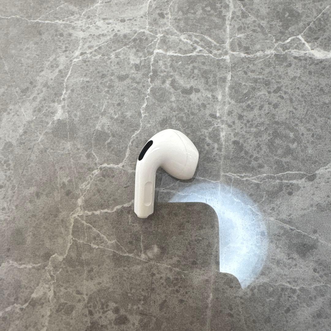 AirPods 4 右耳　ノイズキャンセリングあり