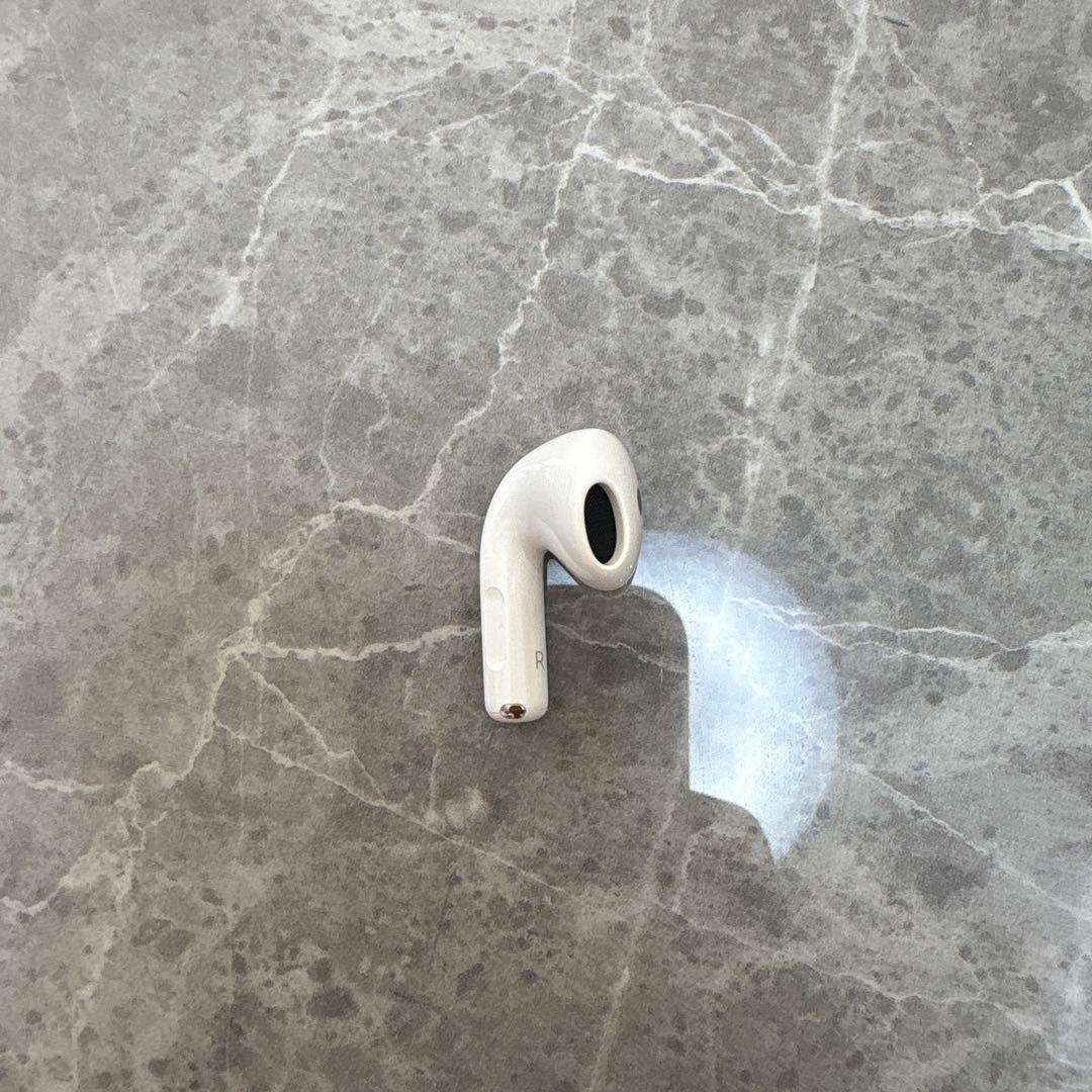 AirPods 4 右耳　ノイズキャンセリングあり
