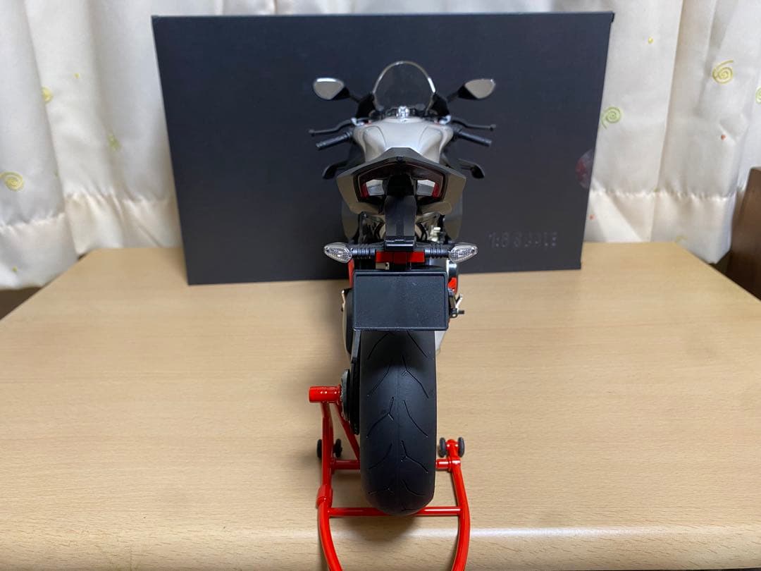 DUCATI パニガーレV4 SP2 1/6スケール　ドゥカティ