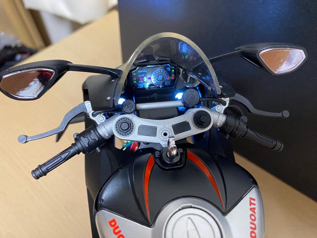 DUCATI パニガーレV4 SP2 1/6スケール　ドゥカティ