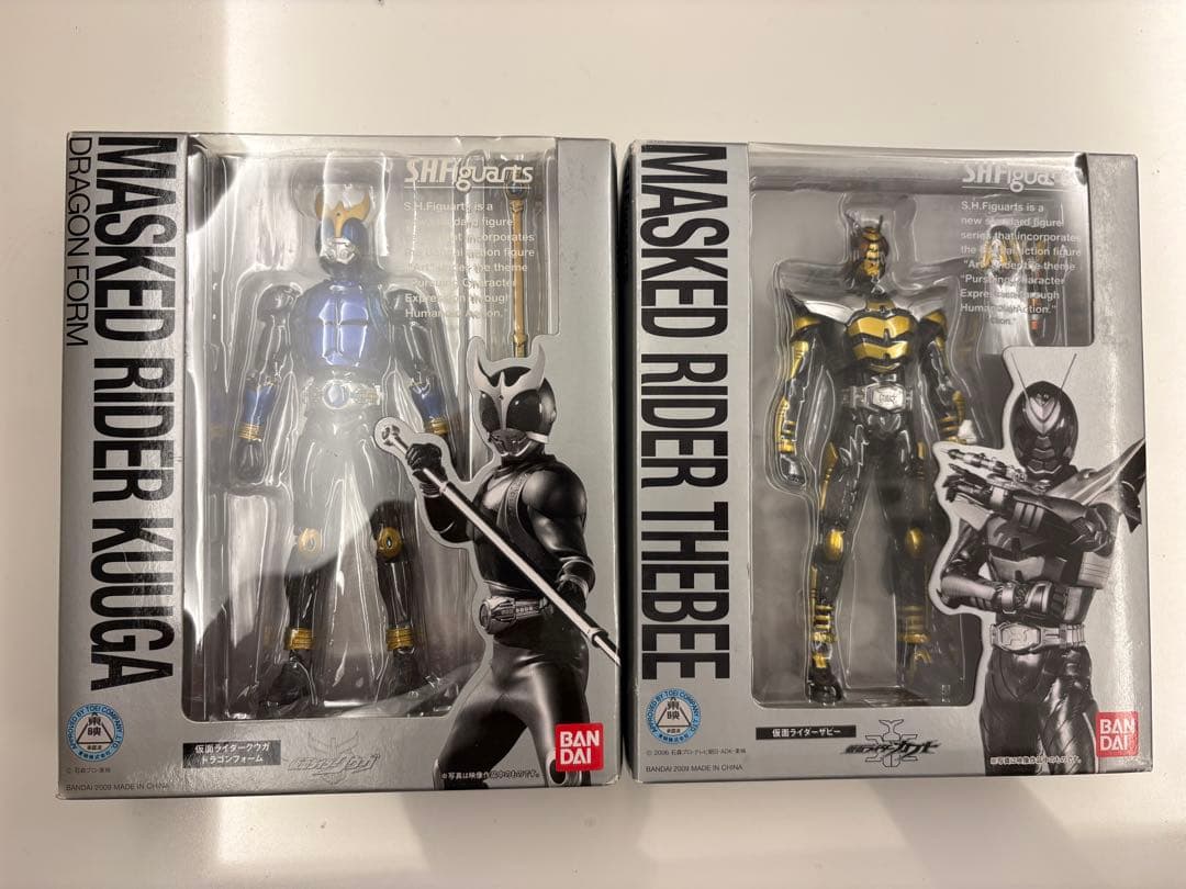 未開封2点セットMASKED RIDER THEBEE & KUUGAフィギュア